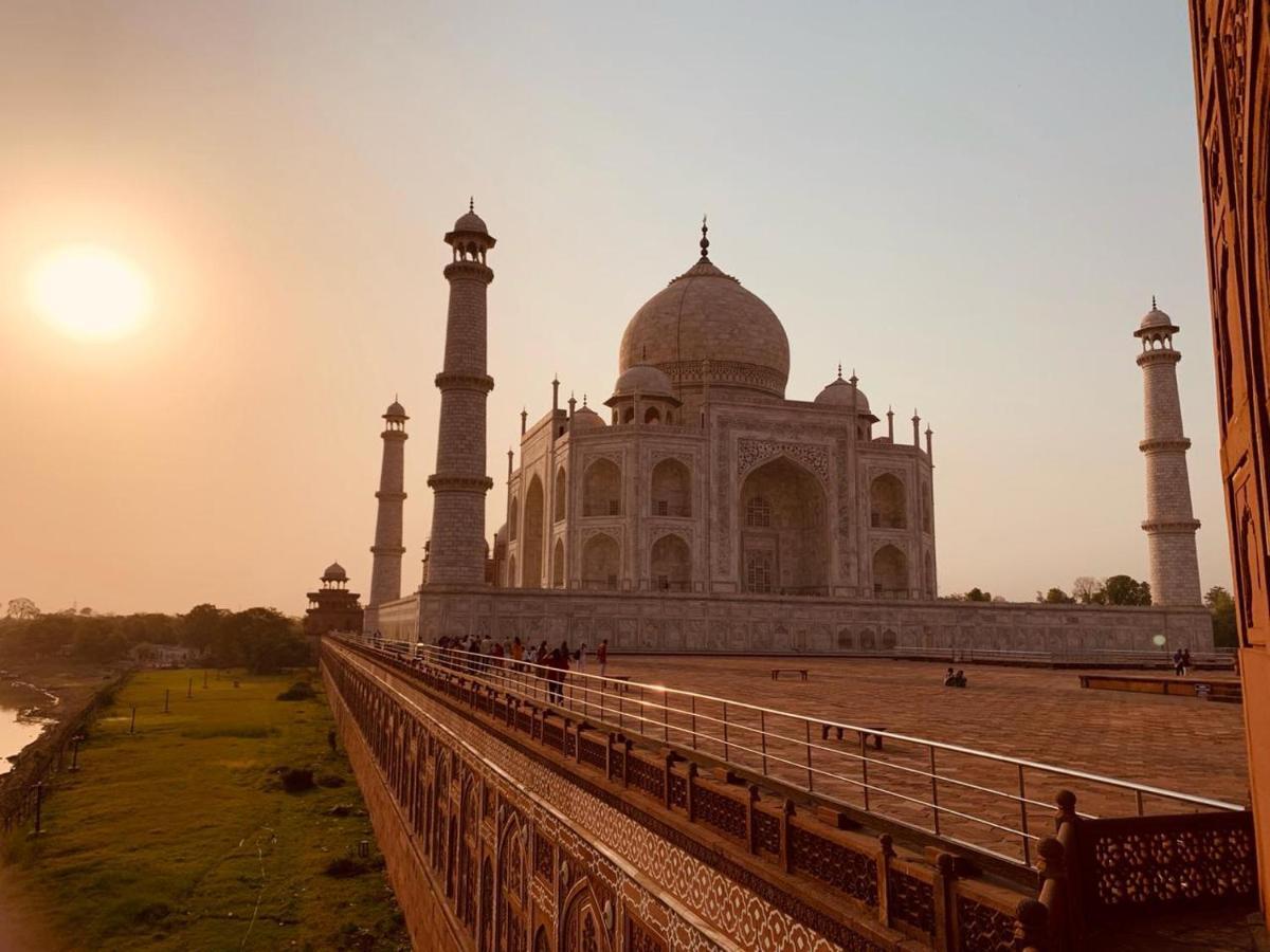 Hotel India Inn Walking Distance From Taj Mahal-- Rooftop Taj Mahal View Agra  Exterior photo