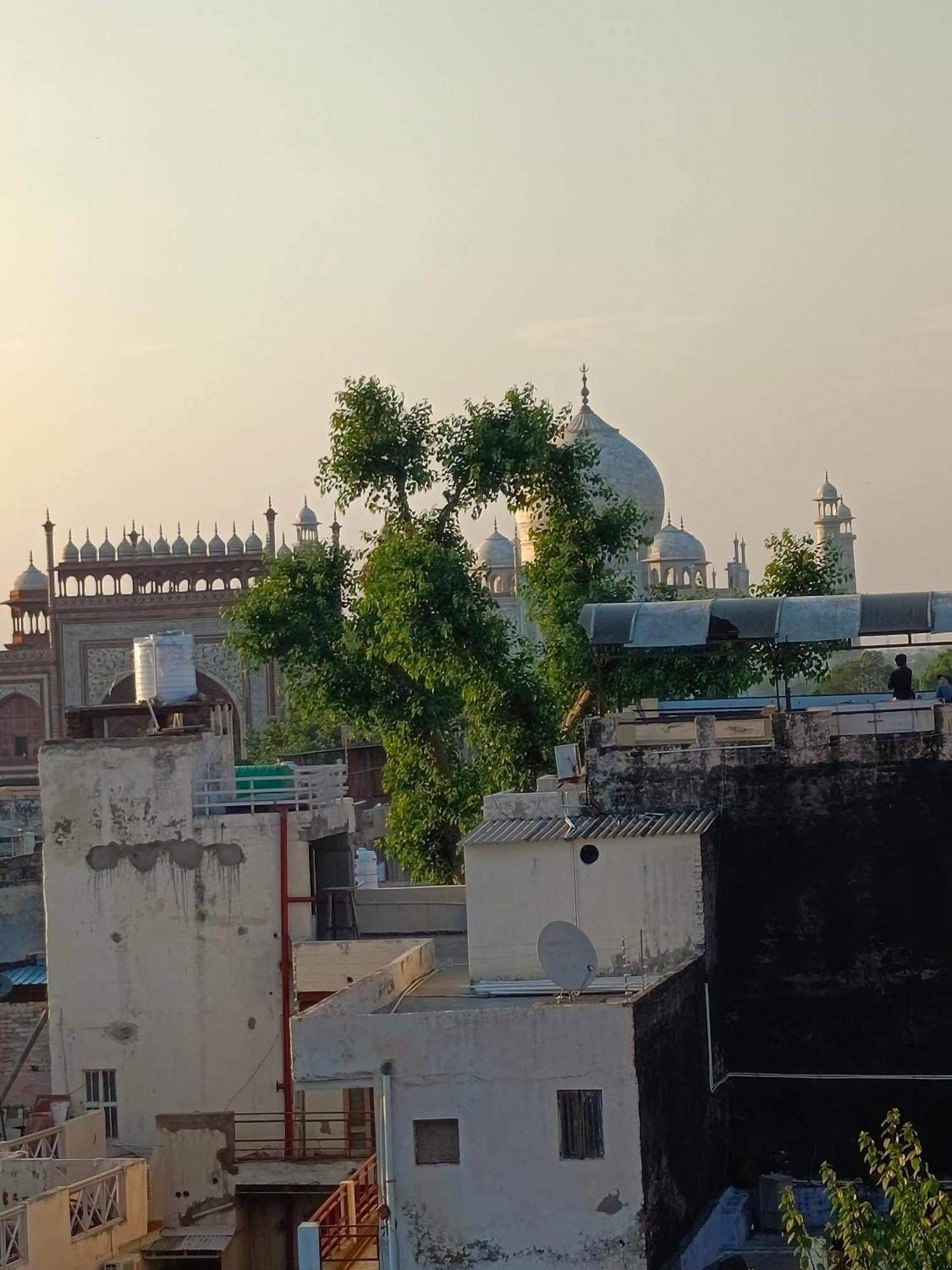 Hotel India Inn Walking Distance From Taj Mahal-- Rooftop Taj Mahal View Agra  Exterior photo