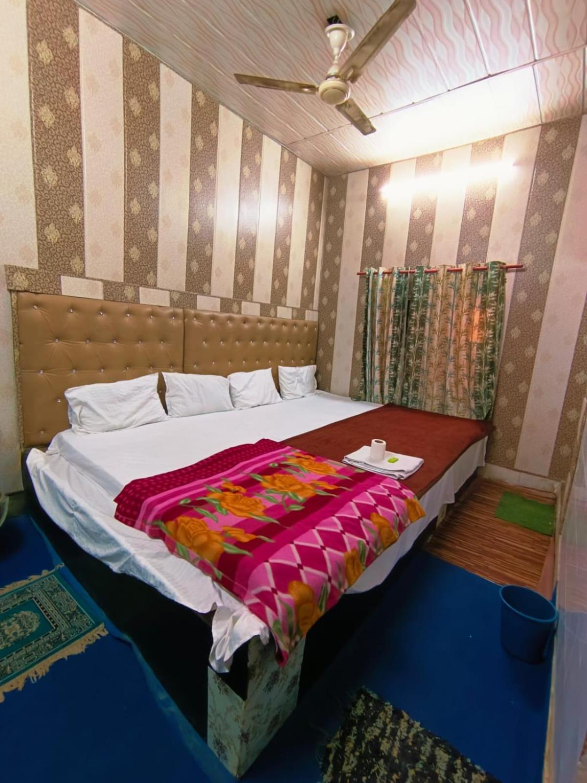 Hotel India Inn Walking Distance From Taj Mahal-- Rooftop Taj Mahal View Agra  Exterior photo